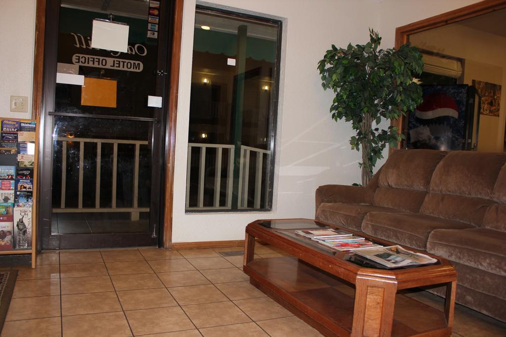Oak Hill Inn And Suites Tahlequah Exterior foto