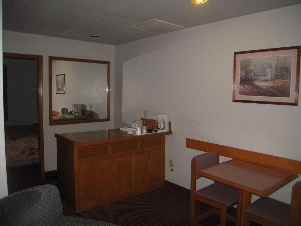 Oak Hill Inn And Suites Tahlequah Exterior foto