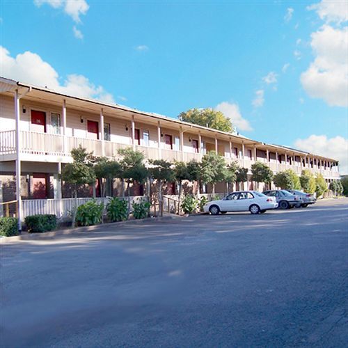 Oak Hill Inn And Suites Tahlequah Exterior foto