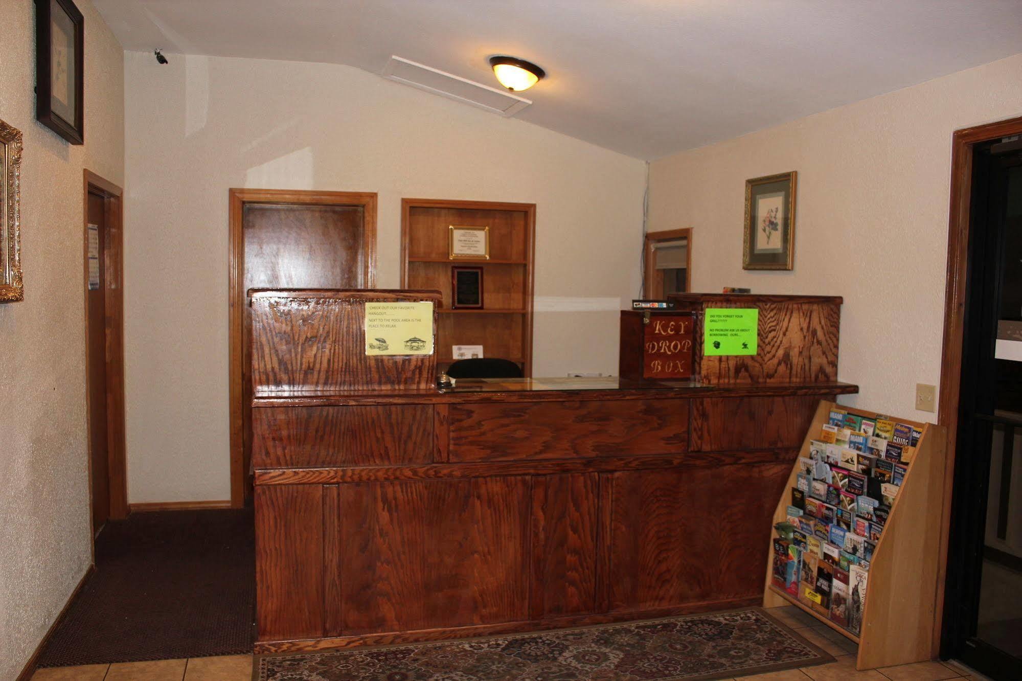 Oak Hill Inn And Suites Tahlequah Exterior foto